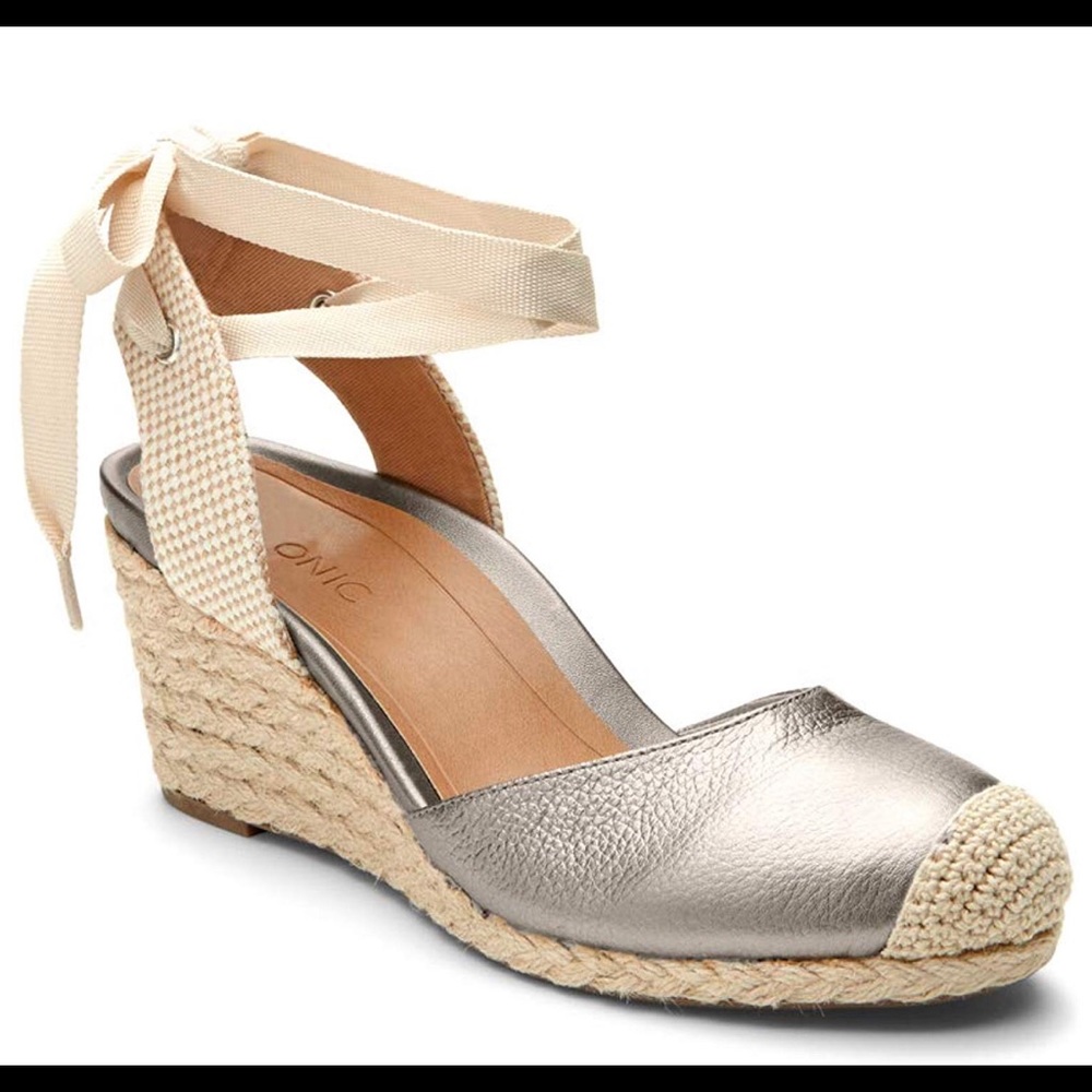 Super cute Vionic comfort wedge
